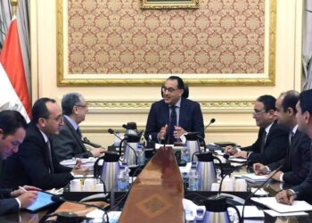 رئيس الوزراء يستعرض مشروعات الطاقة المتجددة ومستجدات مشروع إنتاج الهيدروجين الأخضر