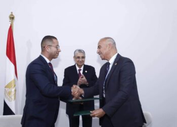 “شاكر” يشهد توقيع مذكرة تفاهم بين”فودافون مصر” وهيئة تنمية واستخدام الطاقة الجديدة والمتجددة على هامش مؤتمر المناخ  COP27