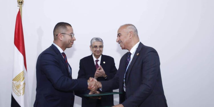 “شاكر” يشهد توقيع مذكرة تفاهم بين”فودافون مصر” وهيئة تنمية واستخدام الطاقة الجديدة والمتجددة على هامش مؤتمر المناخ  COP27