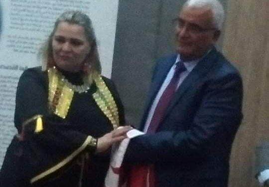 كيف لا أعشق عند الوجد ذاتي؟؟!