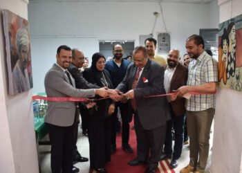 رئيس جامعة الأقصر يفتتح المعرض الخيري الأول بكلية الفنون الجميلة