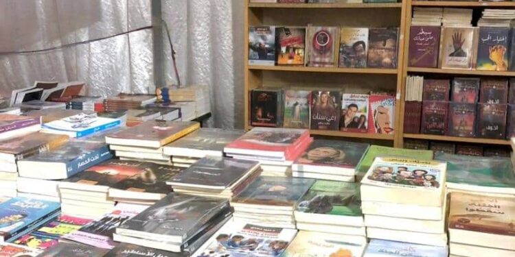 معرض طبرق للكتاب يواصل فعالياته
