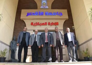 رئيس جامعة الأقصر يتفقداعمال لجنة الإستماع للمتقدمين لوظائف التدريس بجراحة العظام بكلية الطب