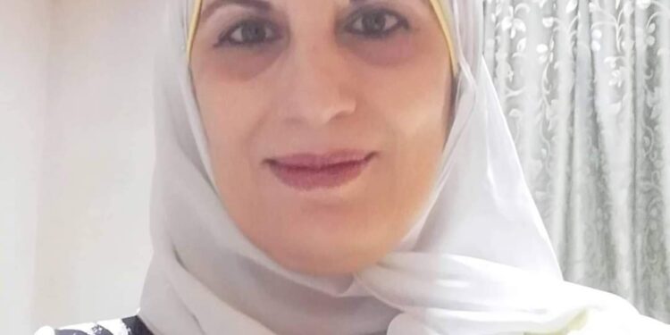 …… تُجَرِّحُ شَهوَتي …..