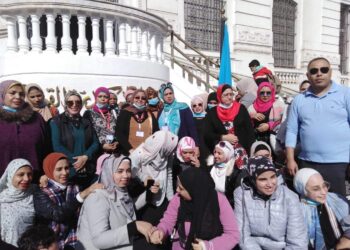 في الملتقى الثاني عشر وتحت عنوان  كيف تكون المرأة رائدة أعمال متميزة