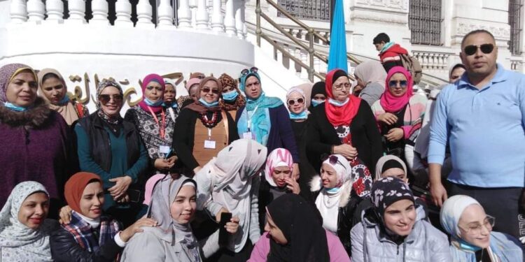 في الملتقى الثاني عشر وتحت عنوان  كيف تكون المرأة رائدة أعمال متميزة