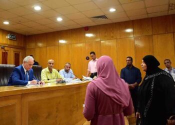 محافظ الاقصر يشهد لقاء اليوم المفتوح لبحث شكاوى المواطنين والعمل على حلها