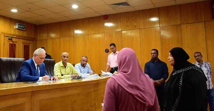 محافظ الاقصر يشهد لقاء اليوم المفتوح لبحث شكاوى المواطنين والعمل على حلها