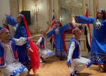 السفير المصري بلندن يشهدن عرض فرقة بورسعيد للفنون الشعبية