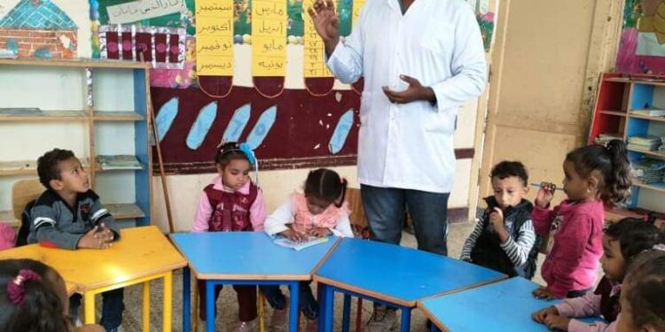 برعاية محافظ أسوان .. ندوات تثقيفية ميدانية لمديرية الصحة للتعريف بالفيروس المخلوى التنفسى