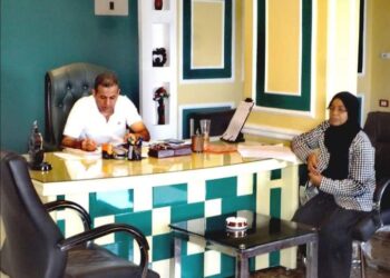 رئيس مدينة الأقصر يعقد لقاء اليوم المفتوح للعمل على حل مشاكل المواطنين