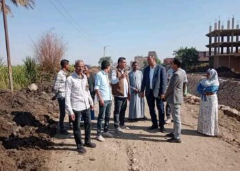 رزق يتابع أعمال المشروع القومي لتبطين وتطوير الترع بمدينة الطود جنوب الأقصر