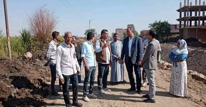 رزق يتابع أعمال المشروع القومي لتبطين وتطوير الترع بمدينة الطود جنوب الأقصر