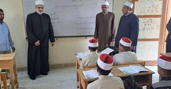 وكيل الأزهر يختتم جولاته التفقدية بصعيد مصر بزيارة منطقة الأقصر الأزهرية