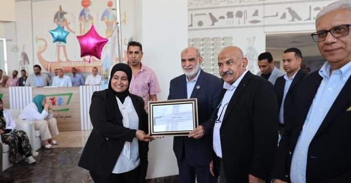 شفاء الأورمان بالأقصر تحتفل بالحصول على الشهادة الذهبية كأول مستشفى خضراء صديقة للبيئة