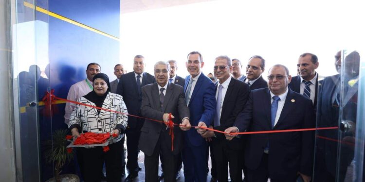 “شاكر” يشهد التشغيل التجريبى لمركز التحكم الآلي لجنوب سيناء