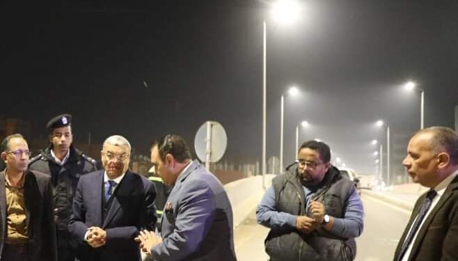 ” القاضى”يتابع التشغيل التجريبي لكوبري ملوي الجديد