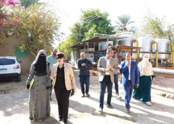 رئيس مياه اسيوط يتفقد مشروعات المبادرة الرئاسية بالفرافرة