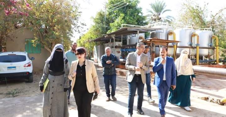 رئيس مياه اسيوط يتفقد مشروعات المبادرة الرئاسية بالفرافرة