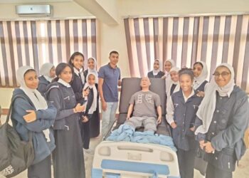 كلية طب جامعة الأقصر تستقبل وفدا من طالبات الأقصر الإعدادية للتعرف على نظام الدراسة بها