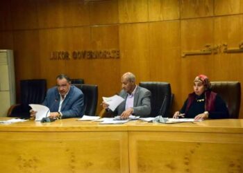 السكرتير العام للأقصر يعقد لقاء اليوم المفتوح لبحث شكاوى المواطنين والعمل على حلها