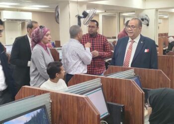 رئيس جامعة الأقصر يجري جولة تفقدية لمتابعة سير العملية التعليمية بالكليات