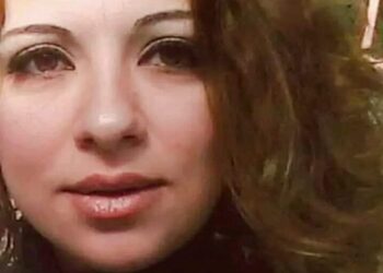 عيناكِ جميلتان