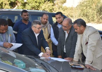 رئيس مياه الأقصر يتابع تنفيذ وصلات الصرف الصحى المنزلية