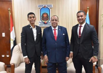 رئيس جامعة الأقصر يعقد أول اجتماع لاتحاد طلاب الجامعة الجديد