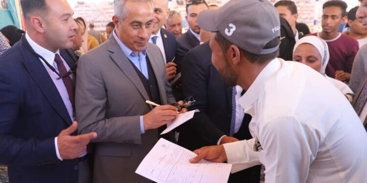 وزير القوى العاملة… على الشباب ألا يَخجّل من “العمل الحر”