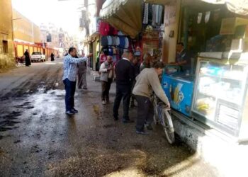 رئيس مدينة الأقصر” يقود حملة مكبرة لرفع الإشغالات بشوارع المدينة