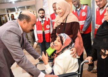 محافظ أسوان يتفقد القافلة الطبية المجانية للأطراف الصناعية بالمركز الشامل للتأهيل