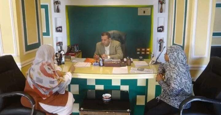 رئيس مدينة الأقصر يواصل عقد لقاء اليوم المفتوح لحل مشاكل المواطنين