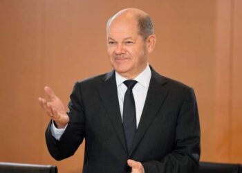 شولتس يقول إن المحادثات مع روسيا بشأن أوكرانيا يجب أن تستمر