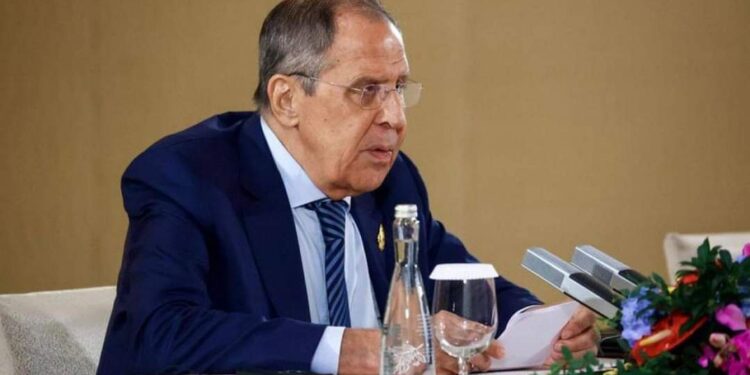 لافروف: المخابرات الأمريكية والروسية على اتصال بشأن تبادل محتمل لسجناء