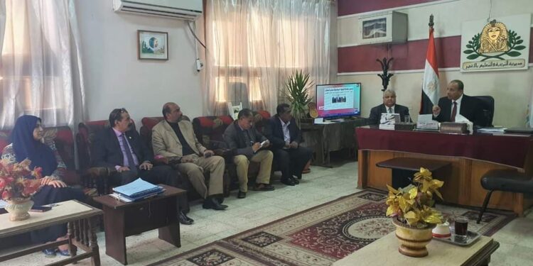 وكيل وزارة التربية والتعليم بالأقصر يضع خطة الإستعداد لإمتحانات نصف العام