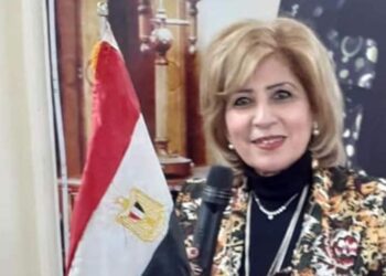 ينعتونني بالعاشقة ولا أبالي …