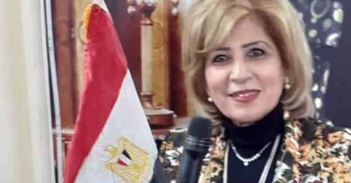 ينعتونني بالعاشقة ولا أبالي …