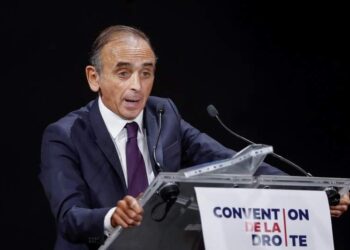 سياسي فرنسي: السلطات تدمر الصناعة بشراء الغاز الأميركي