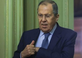 لافروف يرفض “صيغة سلام” طرحها زيلينسكي