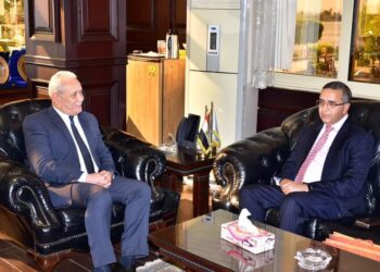 محافظ الأقصر يستقبل السفير الهندى بالقاهرة