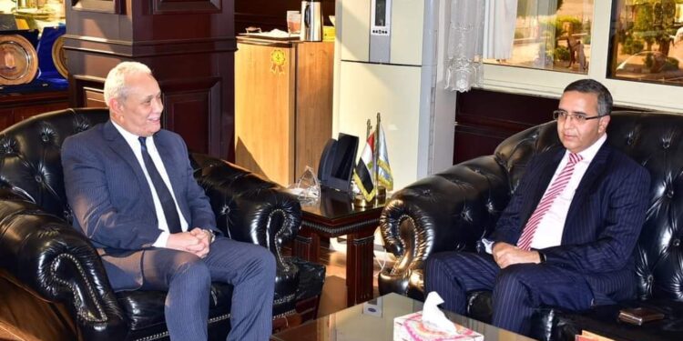 محافظ الأقصر يستقبل السفير الهندى بالقاهرة