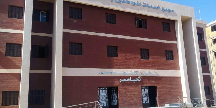 محافظ أسوان يتابع معدلات إنجاز مشروعات حياة كريمة بقرية الدكة بنصر النوبة