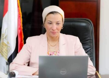 وزيرةالبيئة تلتقي بالعاملين بجهاز تنظيم إدارة المخلفات لمناقشة سبل تطوير آليات العمل متايعة أسامة خليل مصر