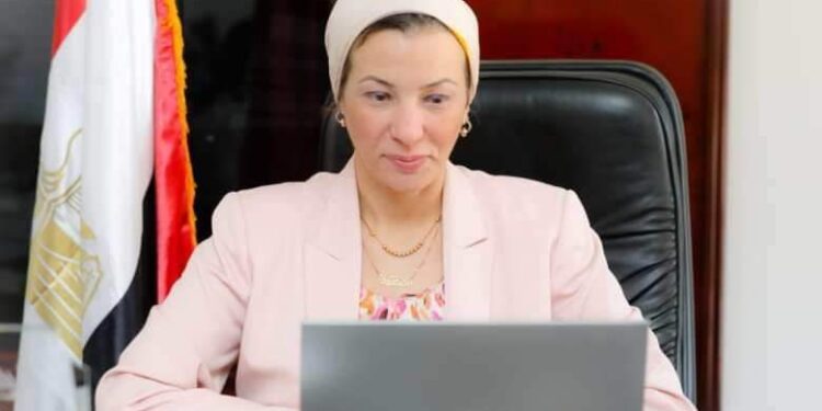 وزيرةالبيئة تلتقي بالعاملين بجهاز تنظيم إدارة المخلفات لمناقشة سبل تطوير آليات العمل متايعة أسامة خليل مصر
