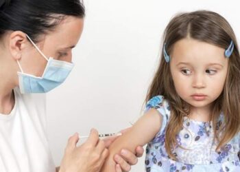 خليك واعي.. التطعيم ضد الإنفلونزا ضروري للأطفال المصابين بأمراض مزمنة