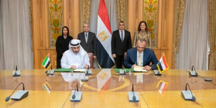 توقيع مذكرة تفاهم بين “حلوان للصناعات غير الحديدية” و”دوكاب” الإماراتية في مجال إنتاج كابلات الجهد المتوسط