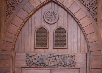 المصريون يتساءلون ”  هل وضع المصحف الشريف في السيارات يحفظها ؟!