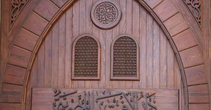 المصريون يتساءلون ”  هل وضع المصحف الشريف في السيارات يحفظها ؟!