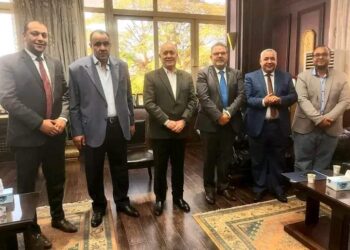 محافظ الأقصر” يلتقى مستشار وزيرة التضامن الاجتماعي للتمكين الاقتصادي ومدير برنامج فرصة